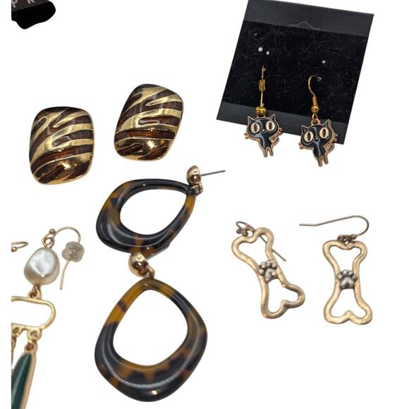 Lot of Twelve Pair Gold Tone Earrings Some NWT - Picture 5 of 9